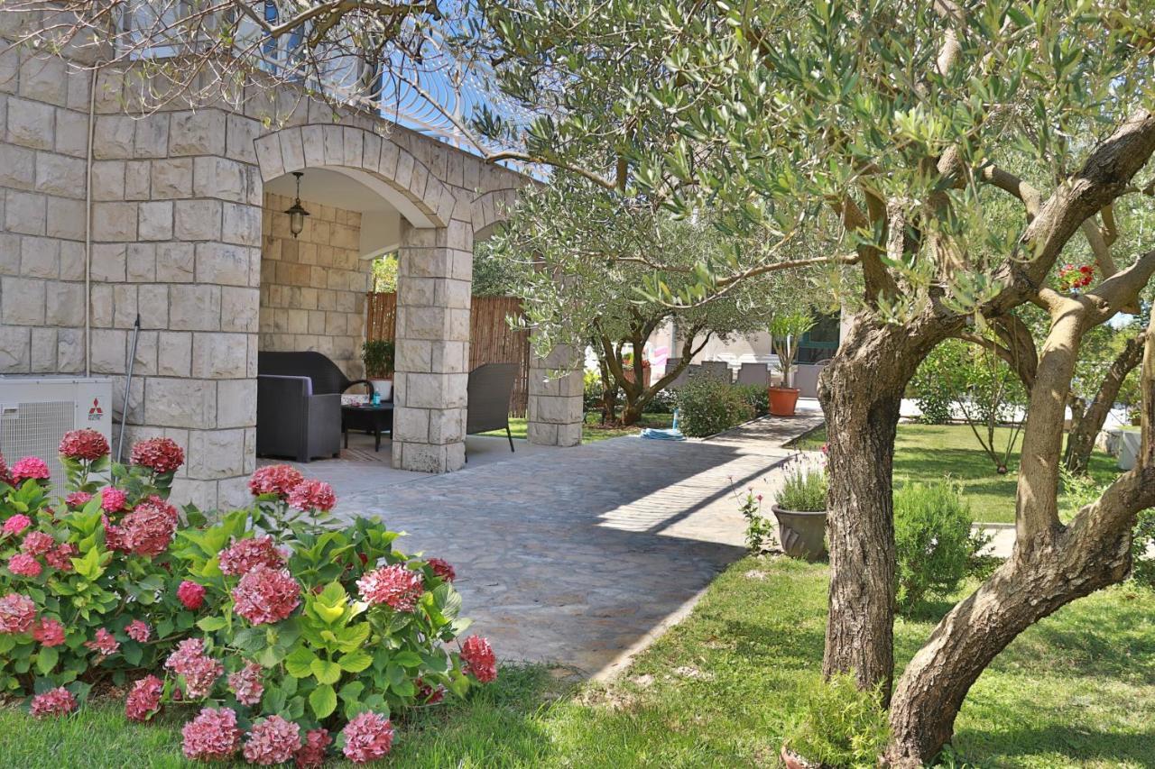 Villa Grand Pinea Чилипи Экстерьер фото